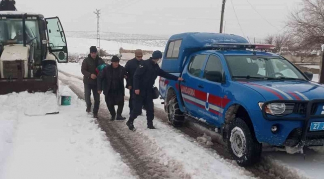 Araban'da mahsur kalan hastaların imdadına belediye yetişti