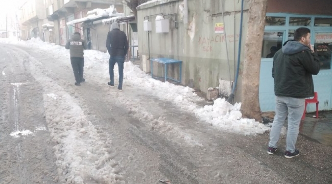 Fabrikada 18 saat mahsur kalan işçileri kıraathaneye bırakıp kaçtı