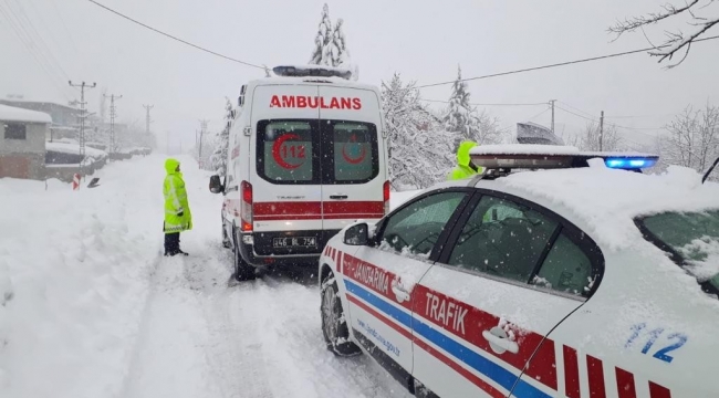 Kahramanmaraş'ta hastalanan vatandaşa ve yolda kalan ambulansa yardım