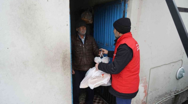 Kahramanmaraş'ta ulu çınarların yemekleri eksik edilmiyor