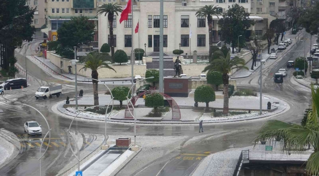 Kar yağışının ardından Hatay beyaza büründü