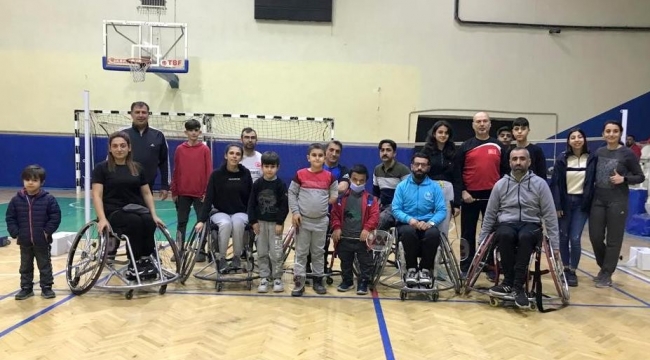 Osmaniye'de badminton turnuvası düzenlendi