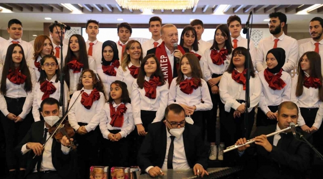 Şahinbey Koro ekibi, Cumhurbaşkanı ile şarkı söylemenin heyecanını yaşadı