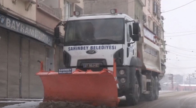 Şahinbey'de kardan kapanan yollara anında müdahale