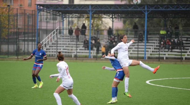 Turkcell Kadın Futbol Süper Ligi: Adana İdman Yurdu: 2 - Galatasaray: 0