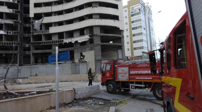 Atıl durumdaki otel binasının otopark kısmı çöktü