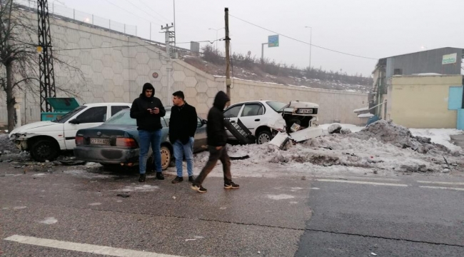 Gaziantep'te zincirleme trafik kazası anı kamerada