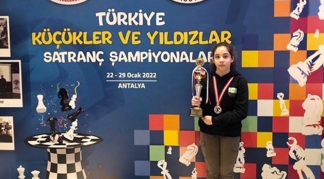 GKV Özel okulları öğrencisi Beren Kalyoncu Türkiye ikincisi