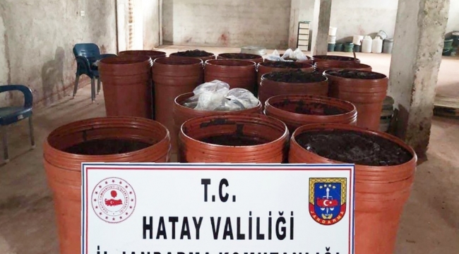 Hatay'da 4 ton 900 kilo bozuk biber salçası ele geçirildi