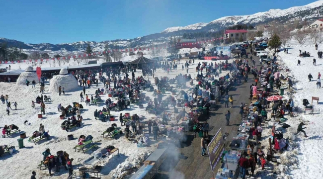 Mersin'de kar festivali coşkusu