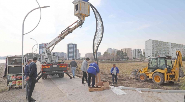 Mezitli sahilinde aydınlatma çalışmaları başladı