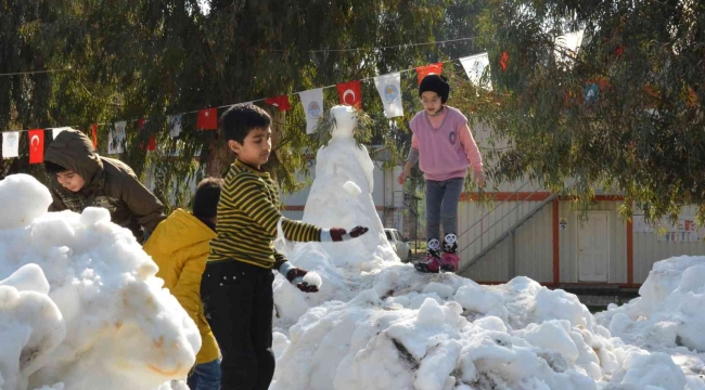 Tarsus Gençlik Kampı'nda çocuklara kar sürprizi