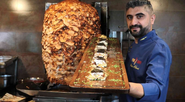 'Piton döner' Portakal Çiçeği Karnavalı'nda