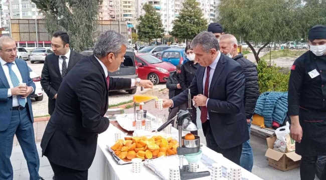 Adana'da 'Sigara içme, portakal suyu iç' etkinliği