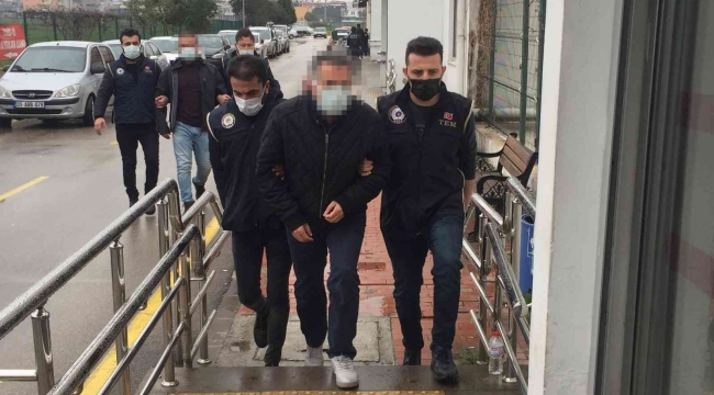 Adana'da FETÖ operasyonu: 9 gözaltı