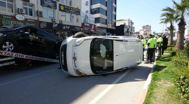 Bakan Yanık'ın ziyareti sırasında başkanın makam aracına çarptılar