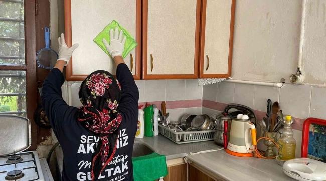 Evde kişisel bakım ve temizlik hizmetiyle binlerce vatandaşa ulaşıyorlar