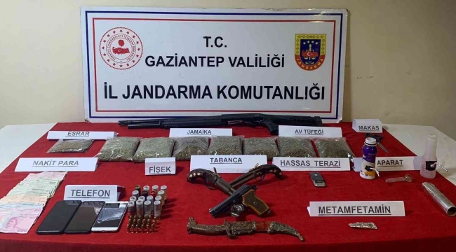 Jandarma uyuşturucu satıcısı ve kaçakçılara göz açtırmıyor