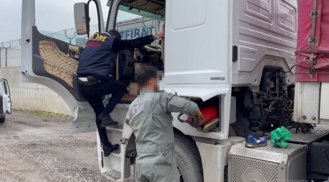 Mersin'de bir tırda kaçak sigara ele geçirildi