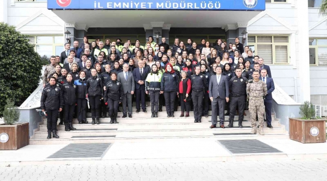 Mersin'de kadın polisler unutulmadı