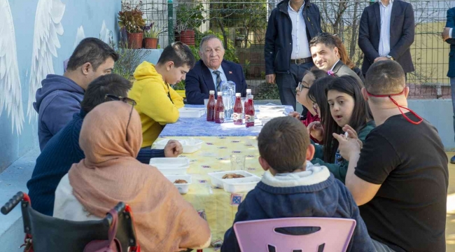 Özel sporculara hem malzeme hem de manevi destek