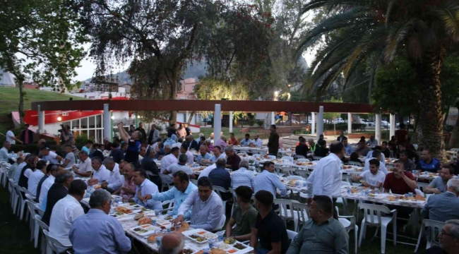 Başkan Özgan, muhtarlar ve STK temsilcileri ile iftarda bir araya geldi