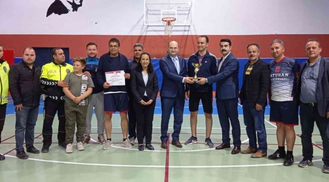 Bozyazı'da kurumlar arası voleybol turnuvası sona erdi