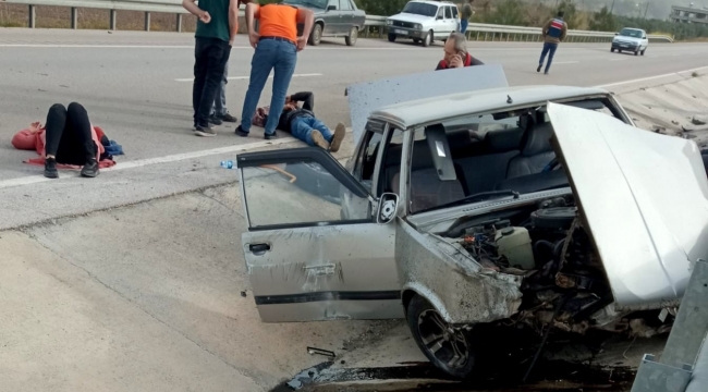 Osmaniye'de otomobil bariyerlere çarptı: 1'i ağır 4 yaralı