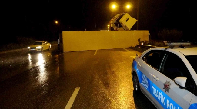 Osmaniye'de otoyolda zincirleme kaza: 3'ü polis 5 yaralı