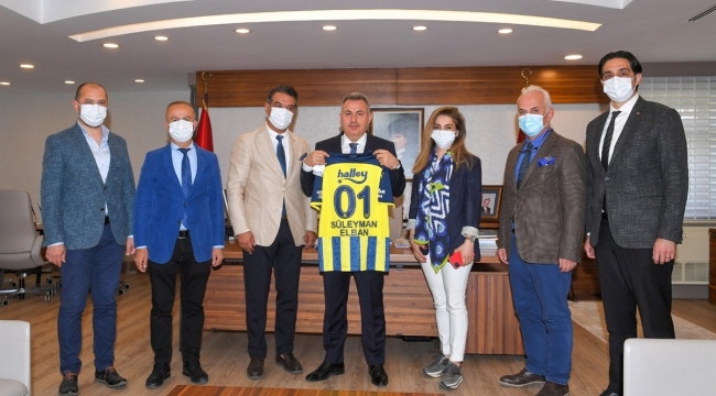 Vali Elban'a 01 numaralı Fenerbahçe forması