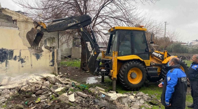 Osmaniye'de metruk binalar yıkılıyor