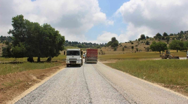 Erdemli'de 12 mahallenin 40 yıllık yol hasreti sona erdi