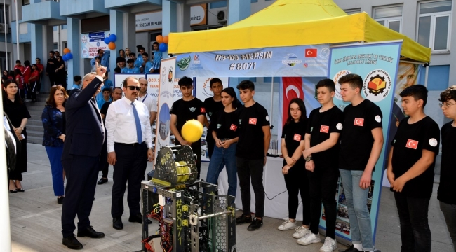 Vali Pahlivan, Özel Şişecam Mesleki ve Teknik Anadolu Lisesi'nde incelemelerde bulundu