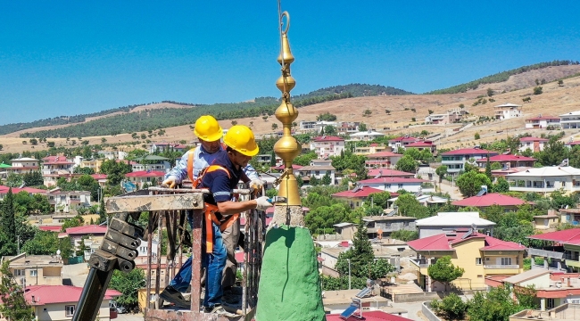 Depremde zarar gören Tevekkeli Camii minaresi onarıldı