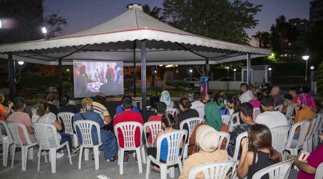 Özel bireyler için açık havada film etkinliği