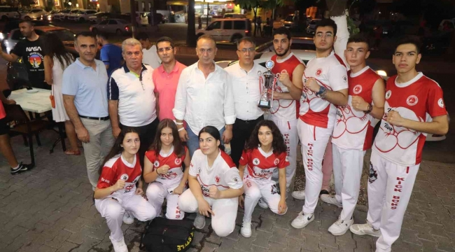 Başarılı sporcular yemekte bir araya geldi