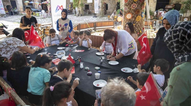 Zafer Bayramını taş boyayarak kutladılar