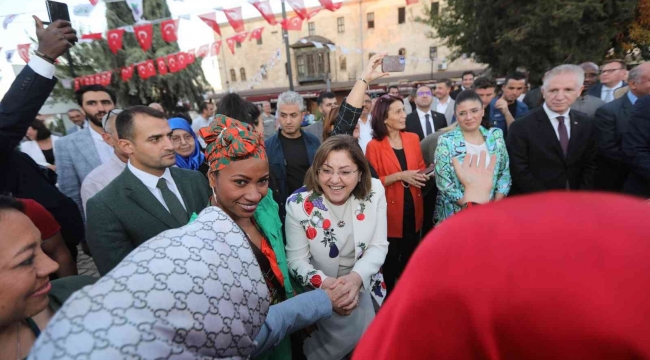 Gastroantep Festivali'nde kortej yürüyüşü