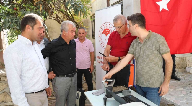 Mezitli'de çiftçilere dijital toprak analiz cihazı tanıtımı yapıldı