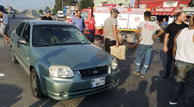 Tarsus'ta otomobille çarpışan motosikletli yaralandı