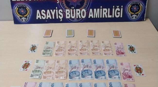 Kumar oynarken suçüstü yakalanan 4 kişiye 7 bin 276 lira ceza