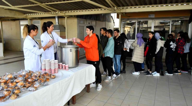 Mersin'de YKS öğrencilirine '1 ekmek 1 çorba' hizmeti başladı