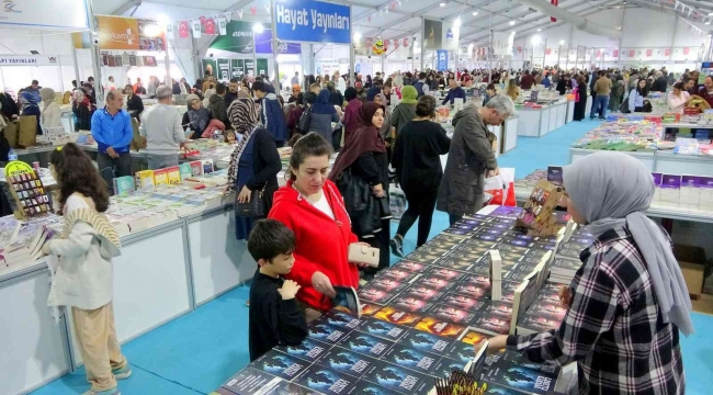 Osmaniye'de Kitap Fuarı'na yoğun ilgi