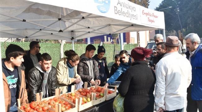 Antakya Belediyesi engelsiz pazar tezgahı kurdu