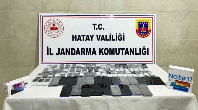 Hatay'da piyasa değeri 1 milyon TL olan kaçak cep telefonları ele geçirildi