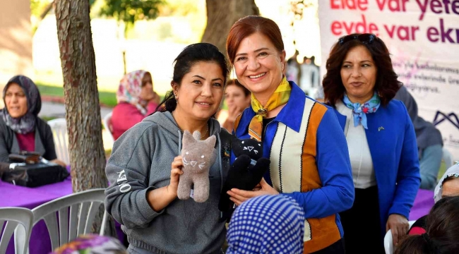 Kadınların ürettiği oyuncaklar çocuklara dağıtılıyor