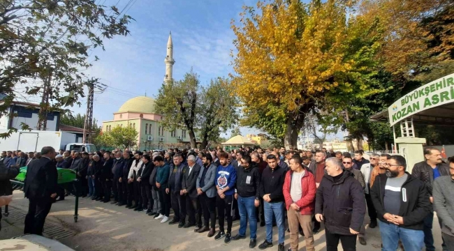 Kazada hayatını kaybeden öğretmen dualarla uğurlandı