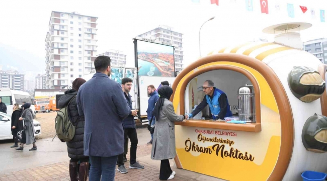 Onikişubat Belediyesinden öğrencilere sıcak çorba, simit ve çay ikramı