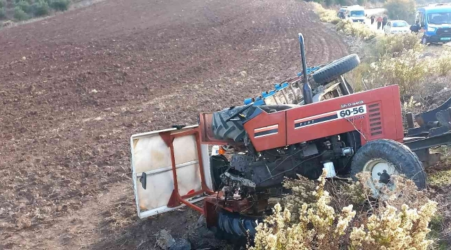 Osmaniye'de otomobil ile traktör çarpıştı sürücüler yaralandı