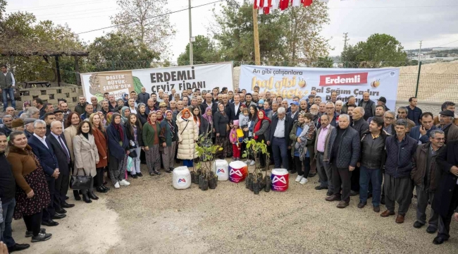 Seçer, bal sağım çadırı ve ceviz fidanı dağıtım törenine katıldı